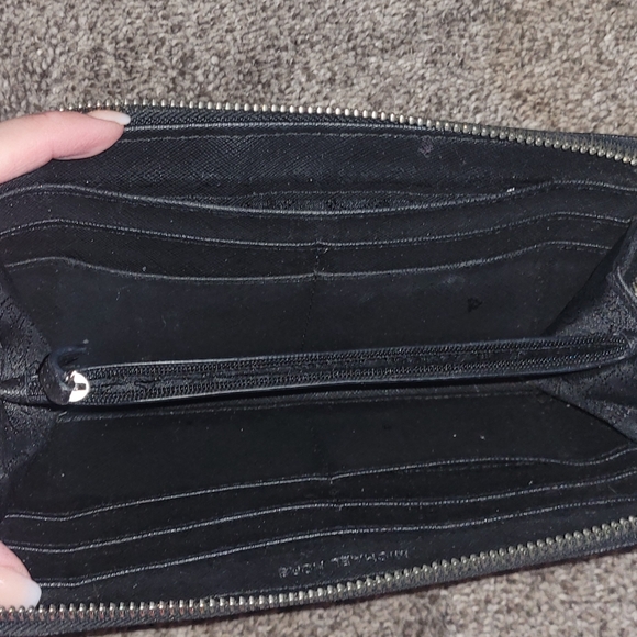 MICHAEL KORS STUDIED WALLET - Picture 4 of 6